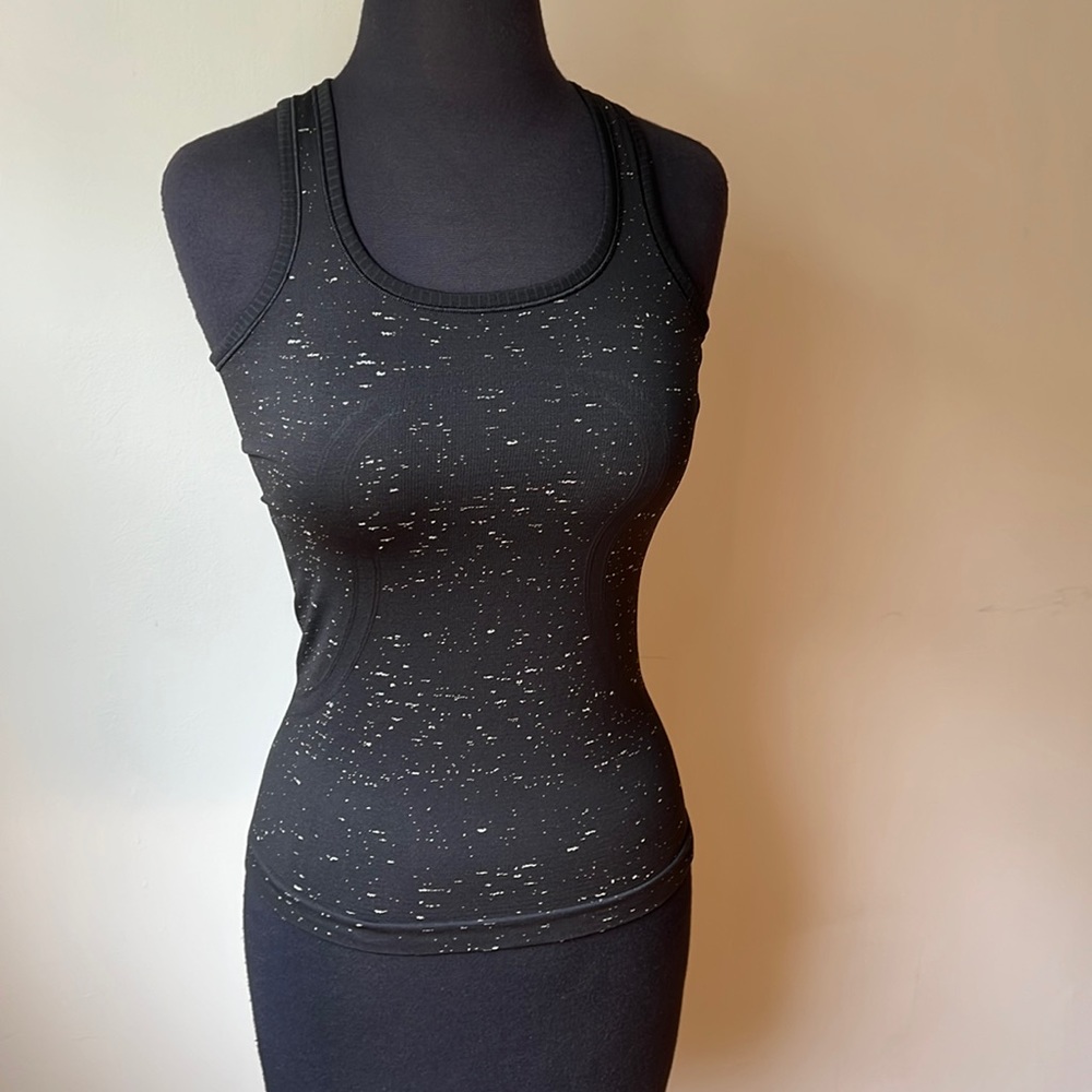 Lululemon Swiftly Tech Racerback Tank Top Size 2, black with white detail